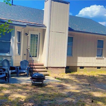B1 Guest House Hope Mills Exterior foto